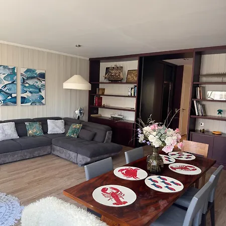 Tour De La Chaine, Vieux Port, Grand *