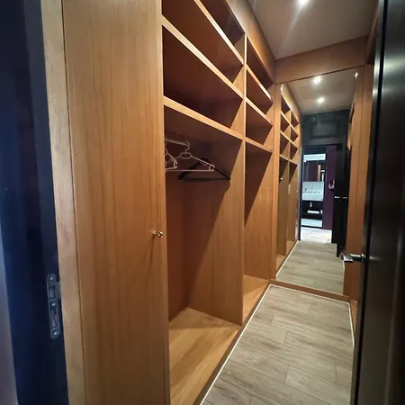 Tour De La Chaine, Vieux Port, Grand *