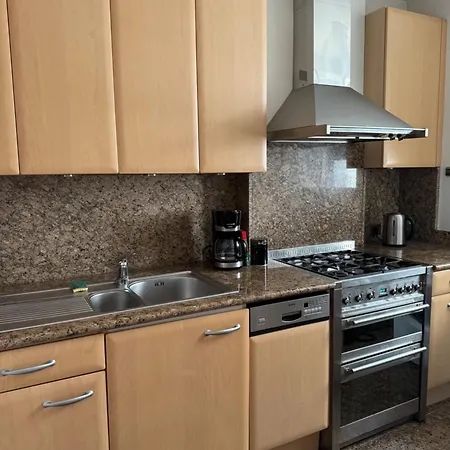 Tour De La Chaine, Vieux Port, Grand